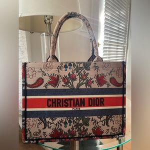 Unauthenticated Dior Book Tote Bag In Multicolor Dior Flowers Embroidery